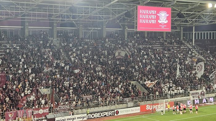 Ce s-a întâmplat pe Giuleşti, chiar înainte de Rapid - CFR Cluj. Crainicul a amuțit când a auzit ce strigă galeria bucureşteană