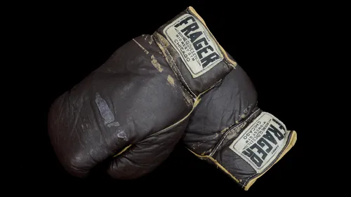 Mănușile folosite de Muhammad Ali în 