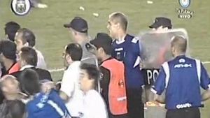 VIDEO** L-a luat la țintă pe arbitru! Vezi ce nebunie a ieșit