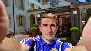 Fotbalistul din Liga 2 convocat de Pițurcă la națională citește Dostoievski și se roagă în fiecare seară. Bogdan Vătăjelu: "Â«IdiotulÂ» e cartea mea preferată" 
