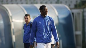 "Njock vrea să ne fenteze și să devină liber de contract"