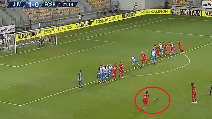 FCSB și-a mai găsit un "lunetist"! Romario Benzar a avut nevoie de doar două meciuri pentru primul gol "roș-albastru". Execuție superbă a fundașului din lovitură liberă