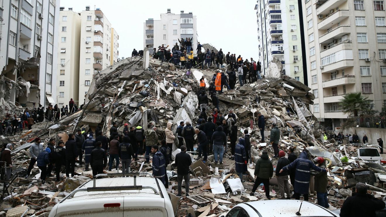 Volkan Demirel, fost campion cu Fenerbahce, cutremurat de tragedia din Turcia. „Aici e numai suferință, au murit mulți oameni. Vă rog, ajutați-ne!” Toate competițiile au fost suspendate, iar zeci de sportivi sunt dați dispăruți | VIDEO