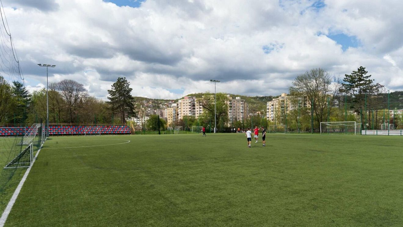 Echipa lui Emil Boc se va antrena pe terenul făcut din banii Universității „Babeş-Bolyai”. Noua bază de pregătire a instituției de învățământ va fi închiriată de U Cluj