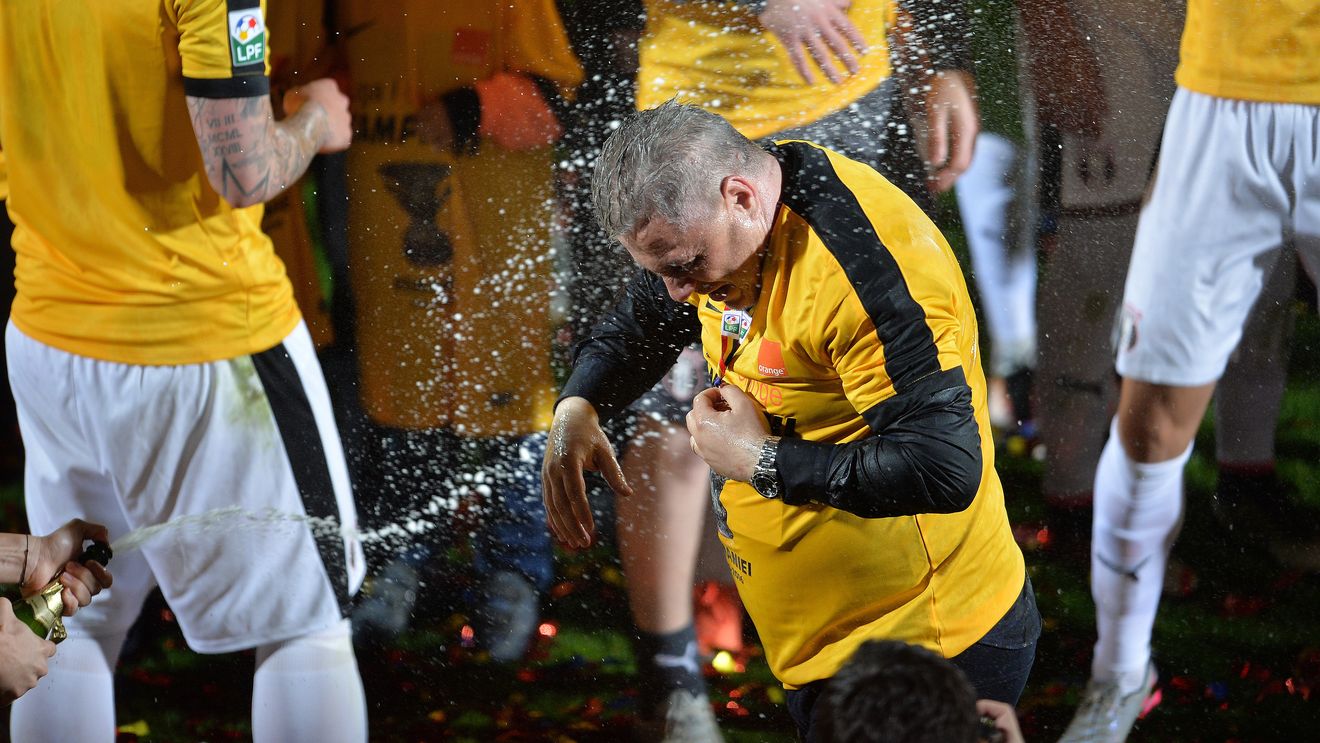 Șumudică, revoltat după "lista de interdicții" primită de la juristul FRF: "Și la pușcărie ai dreptul la vorbitor... Eu nu pot face nimic!" 