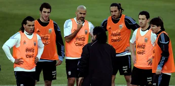 A făcut o avere de milioane de euro din fotbal, dar acum cântă pe străzi. Şi-a luat chitara şi face totul din plăcere