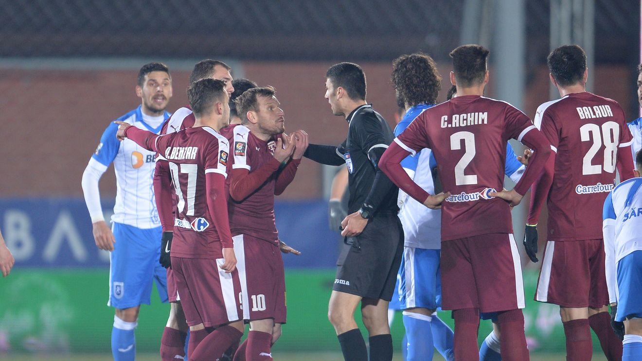 Opinia specialistului: "Faza asta îmi arată că fotbalul e un sport incredibil. Intervenția tușierului a fost una bizară" VIDEO | Filmul momentului controversat