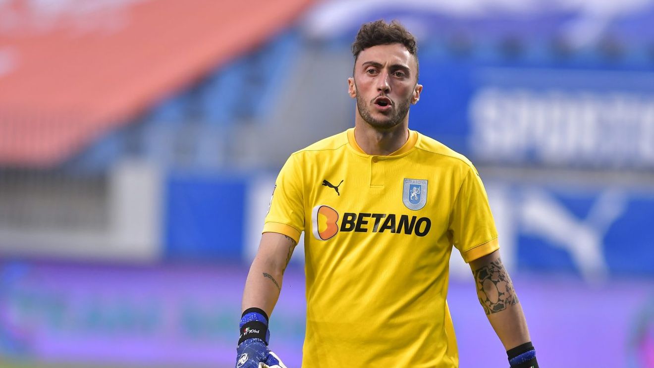 Laurențiu Reghecampf i-a refuzat portarului Mirko Pigliacelli șansa celui de-al doilea gol al carierei! De ce i-a interzis antrenorul Universității Craiova să execute penalty-ul cu Academica Clinceni