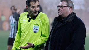 Nu doar Deaconu i-a înnebunit pe "câini"!** El e un alt arbitru acuzat de relații dubioase cu CFR: "Se retrage în curând și vrea să acumuleze"