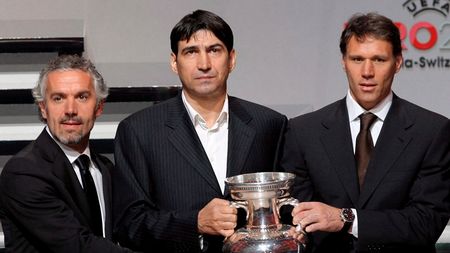 "L-am sunat pe Van Basten să vorbim despre România"