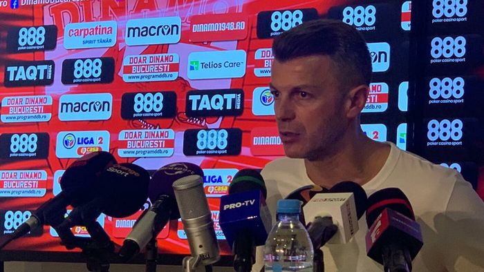 „Să le fie rușine!”. Circul din Ștefan cel Mare, episod halucinant: antrenorul Ovidiu Burcă a început să țipe cu trimitere la fotbaliștii lui Dinamo, s-a ridicat și a plecat din conferință!