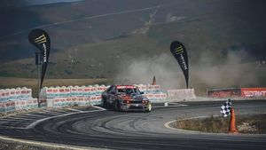 Campionul național de drift se decide pe acoperișul României. Etapa adună 30.000 de cai putere