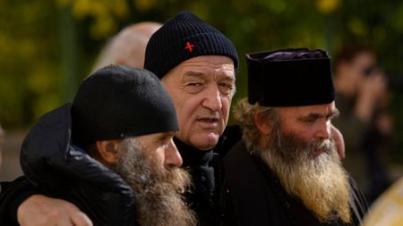 Credința lui Gigi Becali, pusă la îndoială, în direct, la TV! Moderatorul nu a mai rezistat și i-a trântit în față miliardarului părerea sa dură: „Înseamnă altceva!”