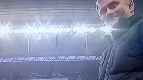 Incredibil ce a făcut Mourinho în timpul meciului cu echipa lui Chiricheș. S-a apropiat de camera TV și a făcut un gest nepotrivit