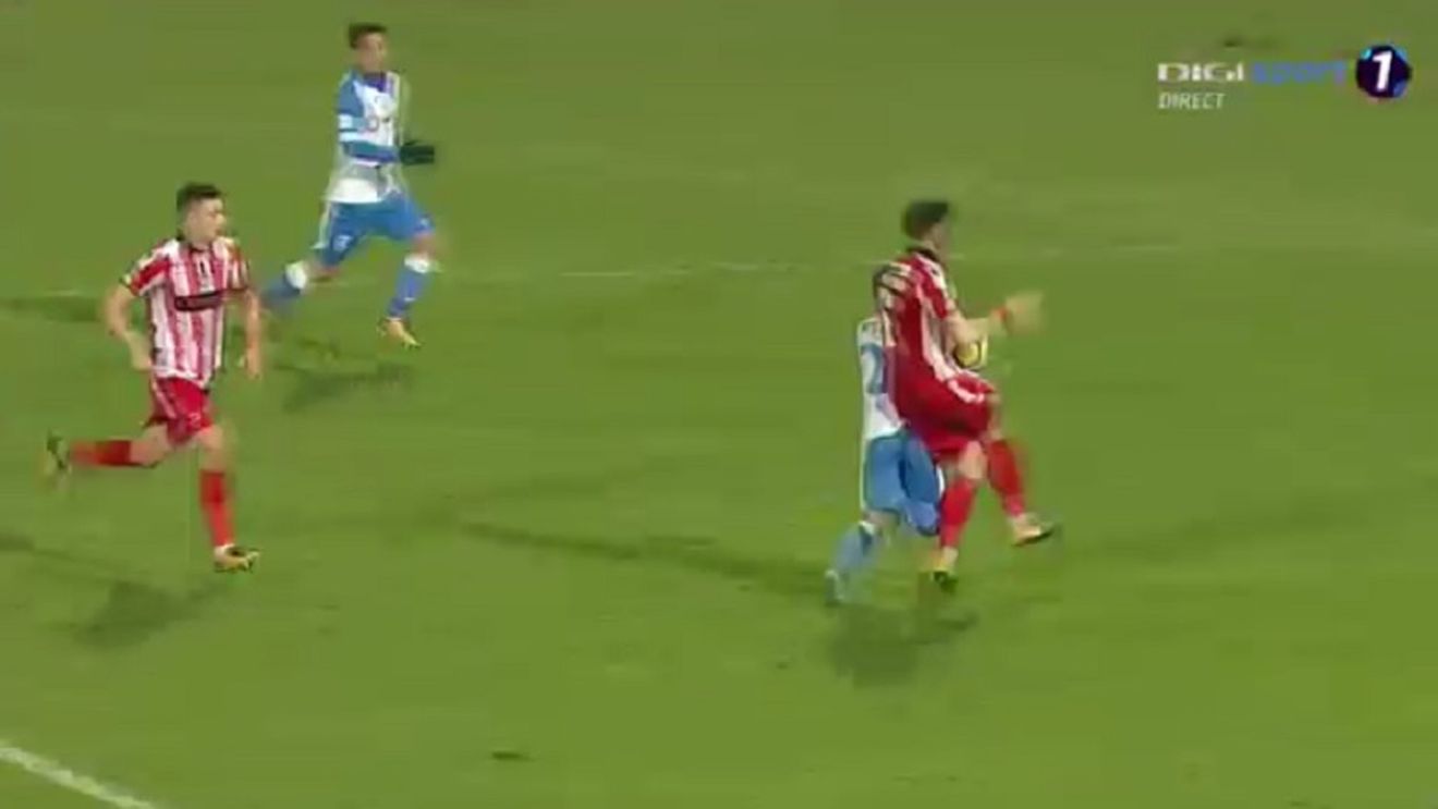 Penalty controversat sau decizie corectă? FOTO | Contactul dintre Mitriță și Popescu, în urma căruia Hațegan a dictat lovitură de la 11 metri