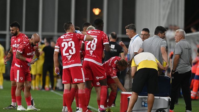 Ovidiu Burcă, plin de nervi după remiza lui Dinamo cu Petrolul: „Nu știm să întreținem un gazon! Știam că așa va fi!”