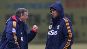 Sandu dă vina pe Lucescu jr pentru ieșirile lui Mutu:** "Lași jucătorii în bălării, bălării joci! Piți ar aduce disciplină"