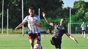 Veşti bune pentru Mirel Rădoi: adversara Universităţii Craiova din Conference League a primit 7 goluri în două meciuri amicale