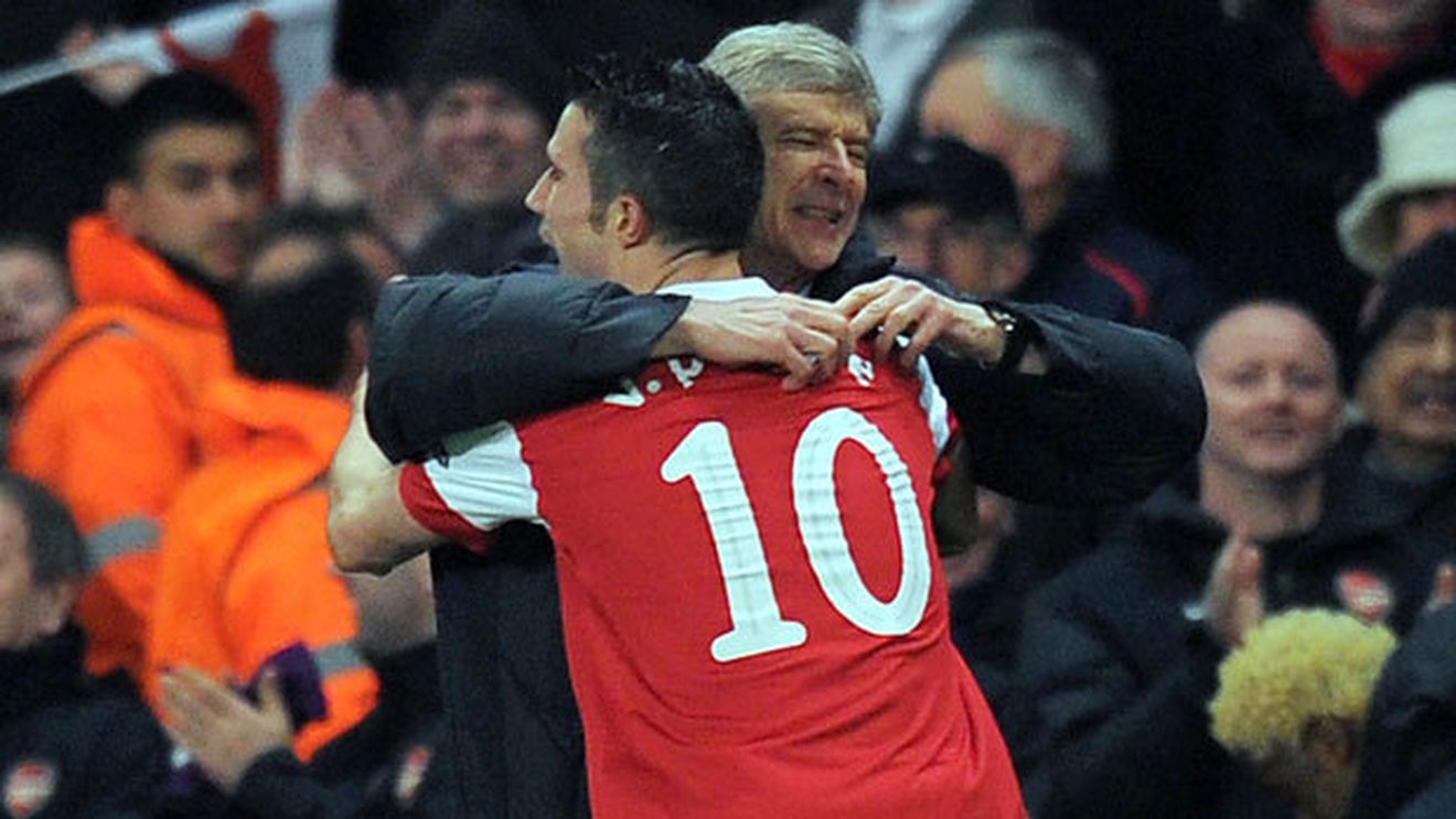 Van Persie la United, Wenger pregătește un RĂ‚SPUNS-ȘOC!** Ia un atacant de SUPER CLASĂ‚ cu toți banii primiți pentru olandez!