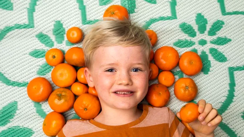 Un băiat de 6 ani s-a transformat în personajul lui Simpson. Copilul a devenit galben, după ce a mâncat prea multe portocale