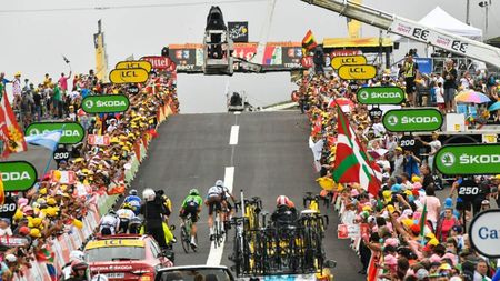 Cei 300 de metri care au "detonat" Turul Franței! Reacția lui Chris Froome după ce a pierdut tricoul galben. Fabio Aru și Romain Bardet, primii oameni care reușesc să-l atace cu succes pe britanic în ultimii ani