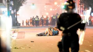 FOTO Make love, not war!** Imaginea care a impresionat tot Mapamondul! Care e, de fapt, povestea pozei