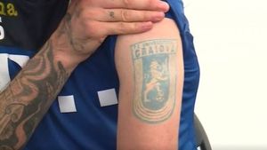 Jucătorul român care nu a evoluat niciodată în Liga 1, dar are emblema Craiovei tatuată pe braț: "Am simțit că trebuie să fac asta și nu îmi fac probleme"