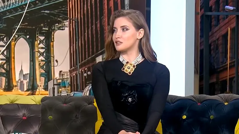 Iulia Albu a comentat una dintre aparițiile Adelinei Pestrițu. ”Important este să nu purtați sutien negru la bluze colorate decât dacă vreți să arătați foarte disperate”