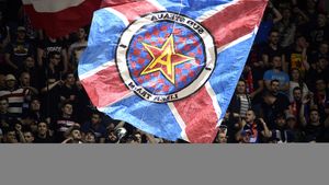 Sud Steaua rămâne alături de CSA, în ciuda derapajelor unui membru: "Ne delimităm de tonul abrupt și abordarea bombastică, părerea unui membru nu e poziția oficială a Peluzei Sud. Susținem proiectul CSA!"