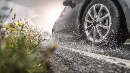 Noua anvelopă Nokian Wetproof este inamicul acvaplanării!