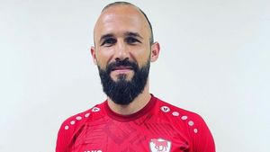 Ante Puljic s-a pozat în tricoul noii sale formații. Un fost idol din "Ștefan cel Mare" l-a tachinat: "Bravo, tataie!"