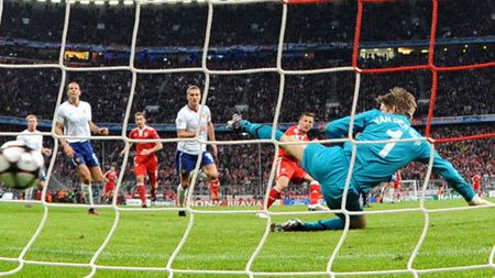 BarÃ§a are și acum coșmaruri cu Steaua!** Catalanii l-au luat la puricat pe Van der Sar, pentru a evita surprizele