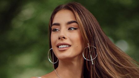 Milionarul scapă doar cu plata a 200.000 de euro, după ce și-a agresat iubita de origine română! „Mi-a pus mâna în gât și m-a lipit de perete”