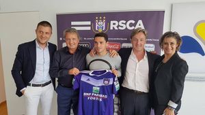 3 povești nespuse după transferul lui Stanciu. De ce se laudă degeaba soția lui Reghe, plecarea cu înjurături de la Vaslui și condiția impusă la Steaua: "Dacă vrei să joci, semnezi cu mine!"