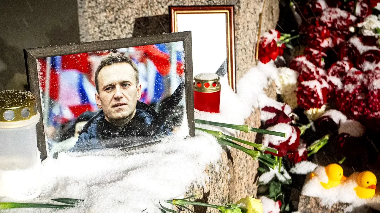 Milionarul român din fotbal îl sfidează pe Vladimir Putin pentru a cinsti memoria lui Alexei Navalnîi! „Eliminat de regimul odios”