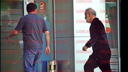 Eminescu să ne judece! Imaginile verii cu Gigi Becali: miliardarul a „spart” o bancă din București și l-a pus pe „Hagi” Luțu să care sacoșa plină cu bancnote de 500 de lei