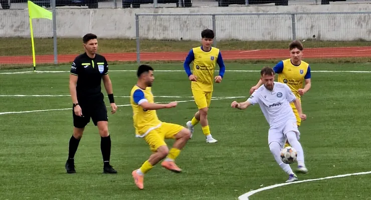 Corona Brașov, pas de defilare spre Liga 3. Derby-ul cu principala sa contracandidată a fost arbitrat de centralul FIFA Marian Barbu, la nici 24 de ore după ce fluierase FCSB – UTA 1-0