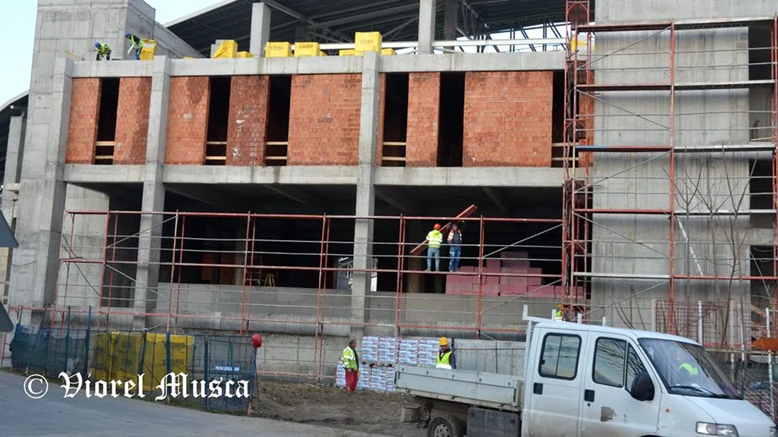 Fotbalul s-a oprit, lucrările la noul stadion din Arad avansează.** Ce urmează să se facă la arena 