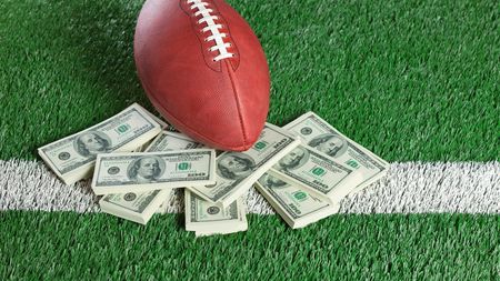 Povestea tânărului care a făcut 11.000.000 de dolari dintr-o afacere la care nimeni nu se aştepta. Într-o zi, însă, totul a fost falimentat dintr-un motiv ruşinos