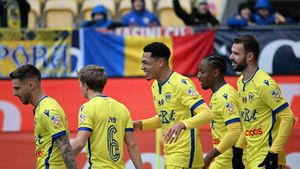 Pe cine vrea să transfere Petrolul în locul golgheterului Alexandru Tudorie, care pleacă în China. Fotbalistul a plecat cu scandal din România. EXCLUSIV