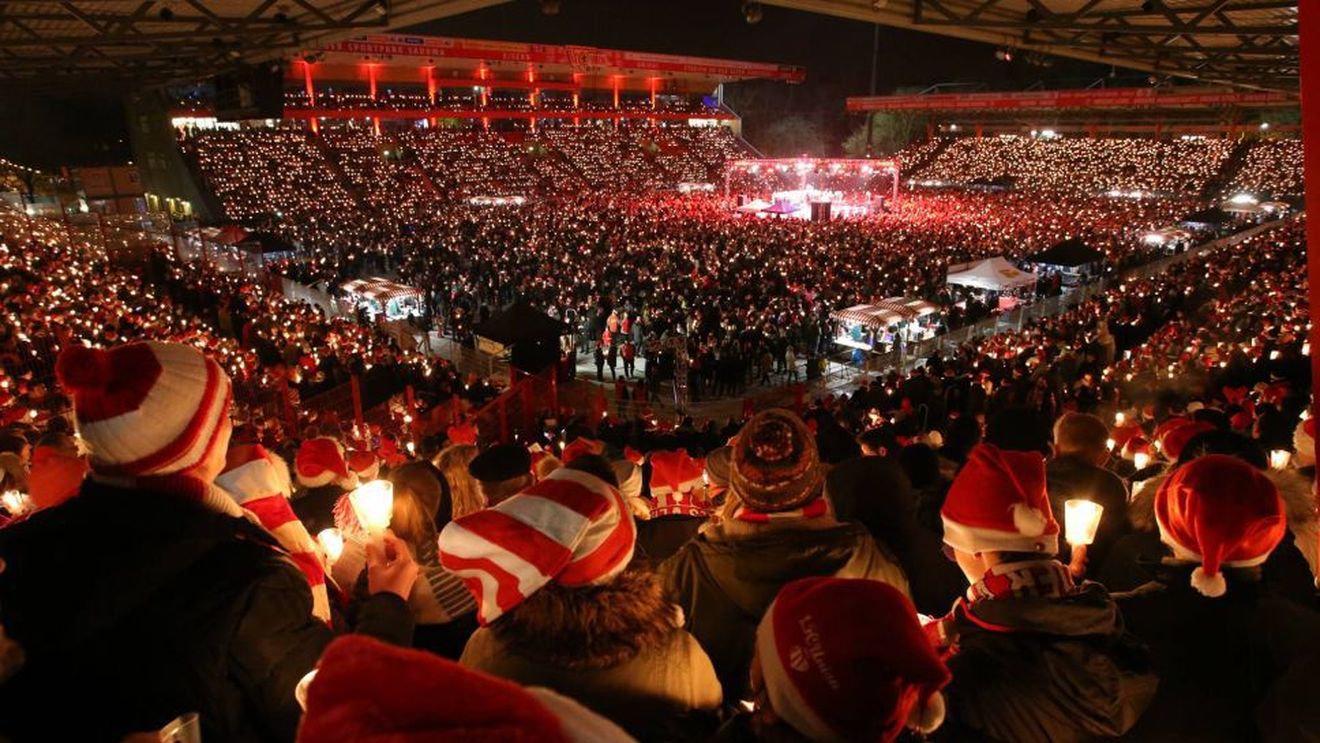 "Celelalte cluburi au fani. Fanii lui Union au un club!" 30.000 de oameni au cântat colinde pe stadionul unei echipe din Germania | VIDEO
