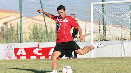 Mutu, făcut PRAF în presa franceză!** "E poreclit "Briliantul" degeaba!" Cifrele îl fac de râs în fața lui Zlatan