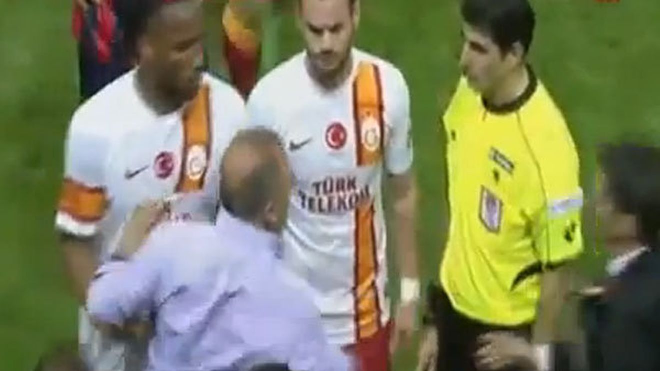 VIDEO Fatih Terim s-a dezlănțuit la adresa unui arbitru!** "Împăratul" riscă să fie suspendat zece etape în Turcia