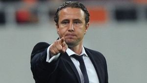 Revine Laurențiu Reghecampf la FCSB? Teoria înaintată de Ilie Dumitrescu: „Probabil că există o înțelegere!”