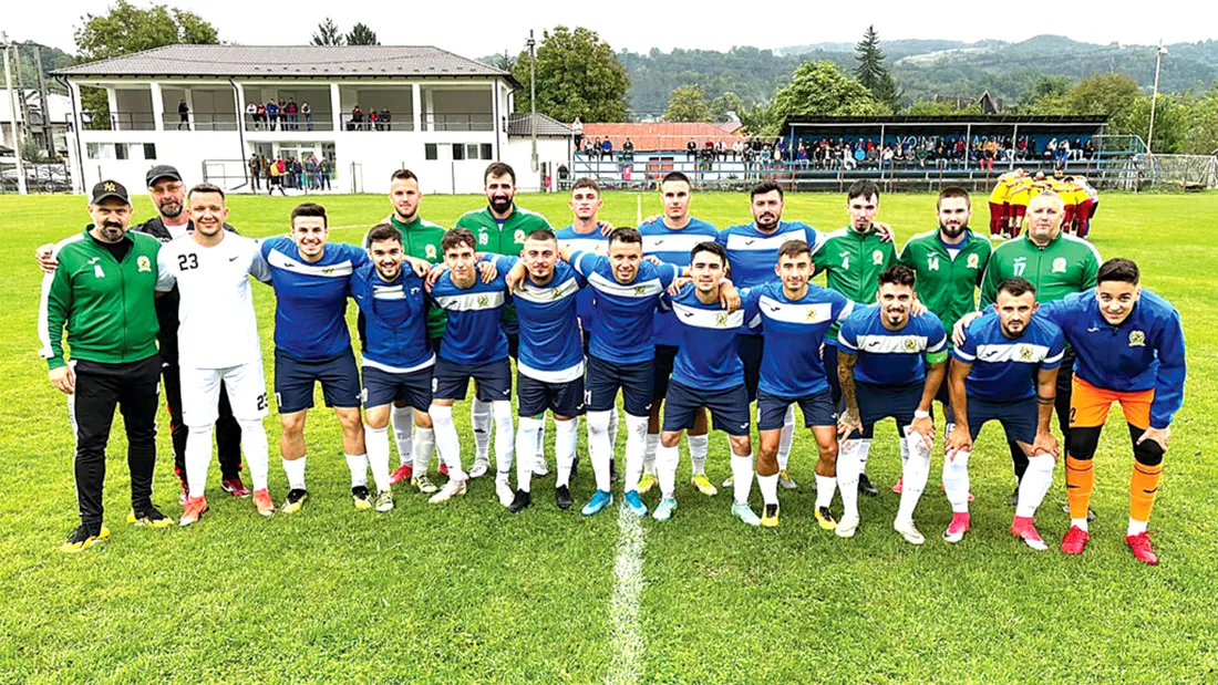 Alexandru Mățel, antrenor și jucător la o echipă din Liga a 4-a Prahova. A debutat cu victorie și cu două pase de gol