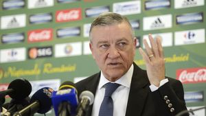 Mircea Sandu revine în fotbal: "Avem echipă". Planul fostului șef al FRF