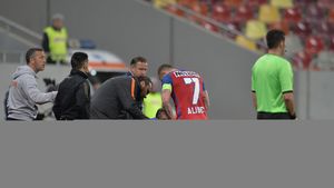 Program infernal. După doar o săptămână de vacanță, Denis Alibec acuză o accidentare cu care s-a mai confruntat în trecut

