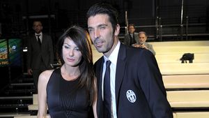 FOTO | Imaginea care a făcut senzație pe internet. Cum a fost surprins Buffon alături de iubita lui, pe un yaht :)