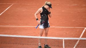 Imaginea umilinței la Roland Garros. "Genie" Bouchard a fost eliminată după un meci în care a luat doar trei game-uri