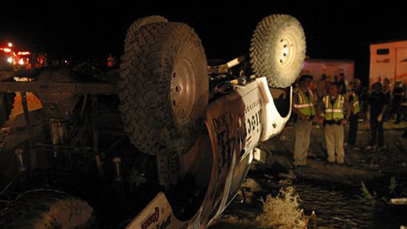 Măcel pe șosea: 8 morți și 12 răniți în raliul Californiei